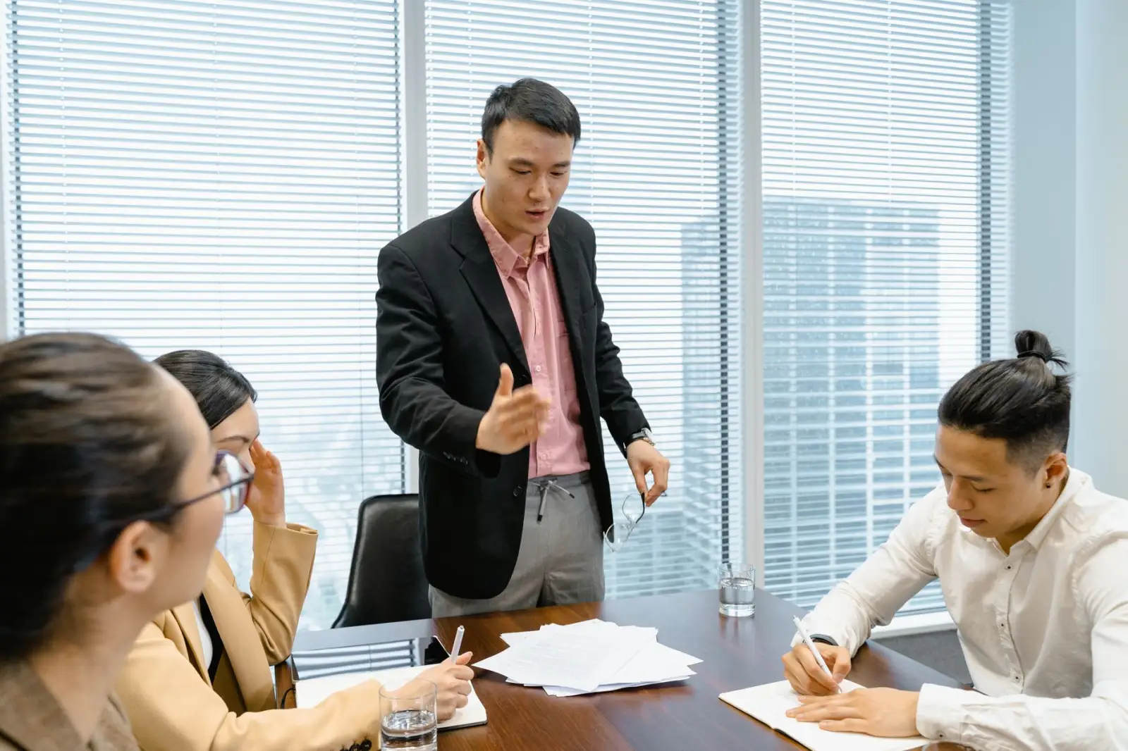 金莎网安防监控产品技术解析：红外报警与门禁系统协同应用
