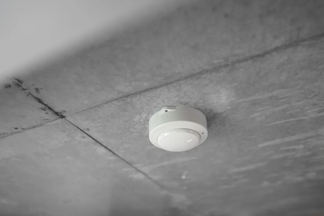 红外报警与门磁联动方案在家庭安防中的应用分析