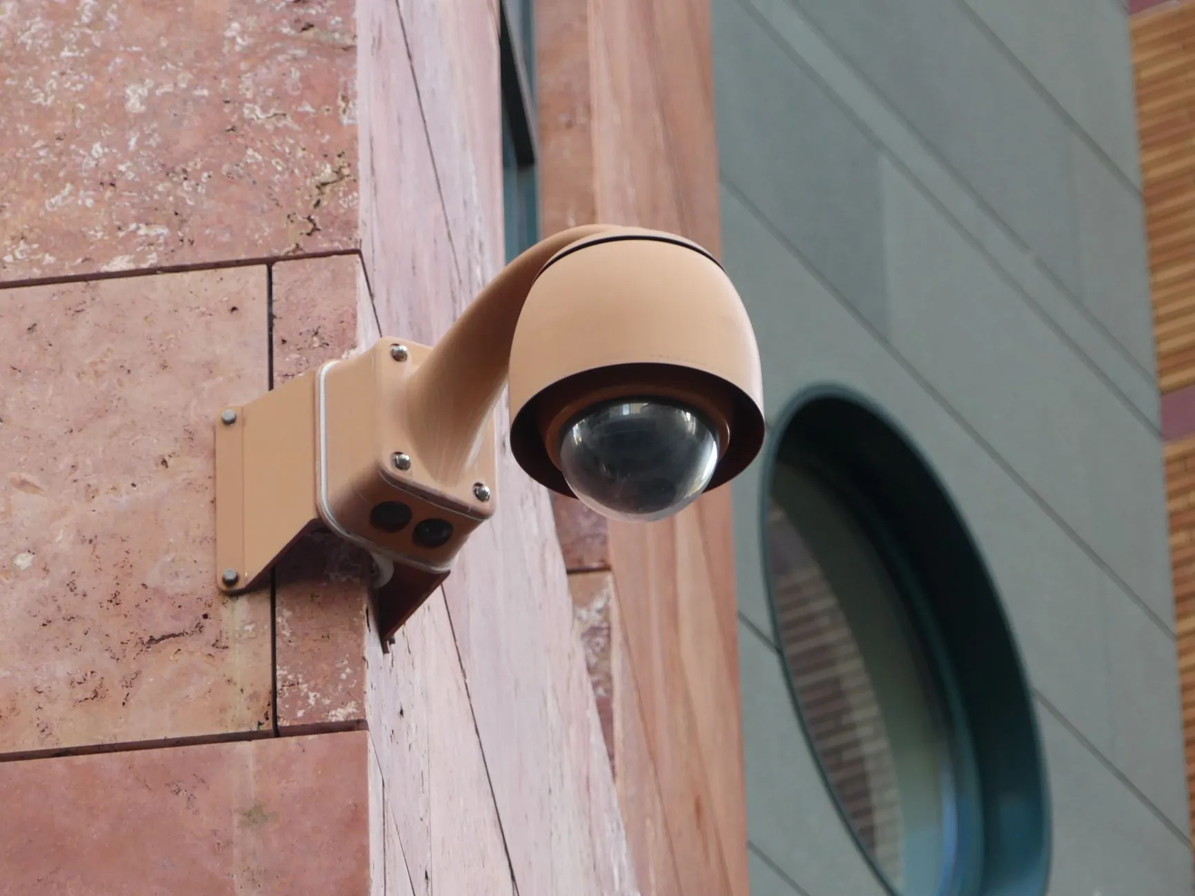 安防监控系统中红外报警与门磁联动机制的技术原理解析正文配图 1